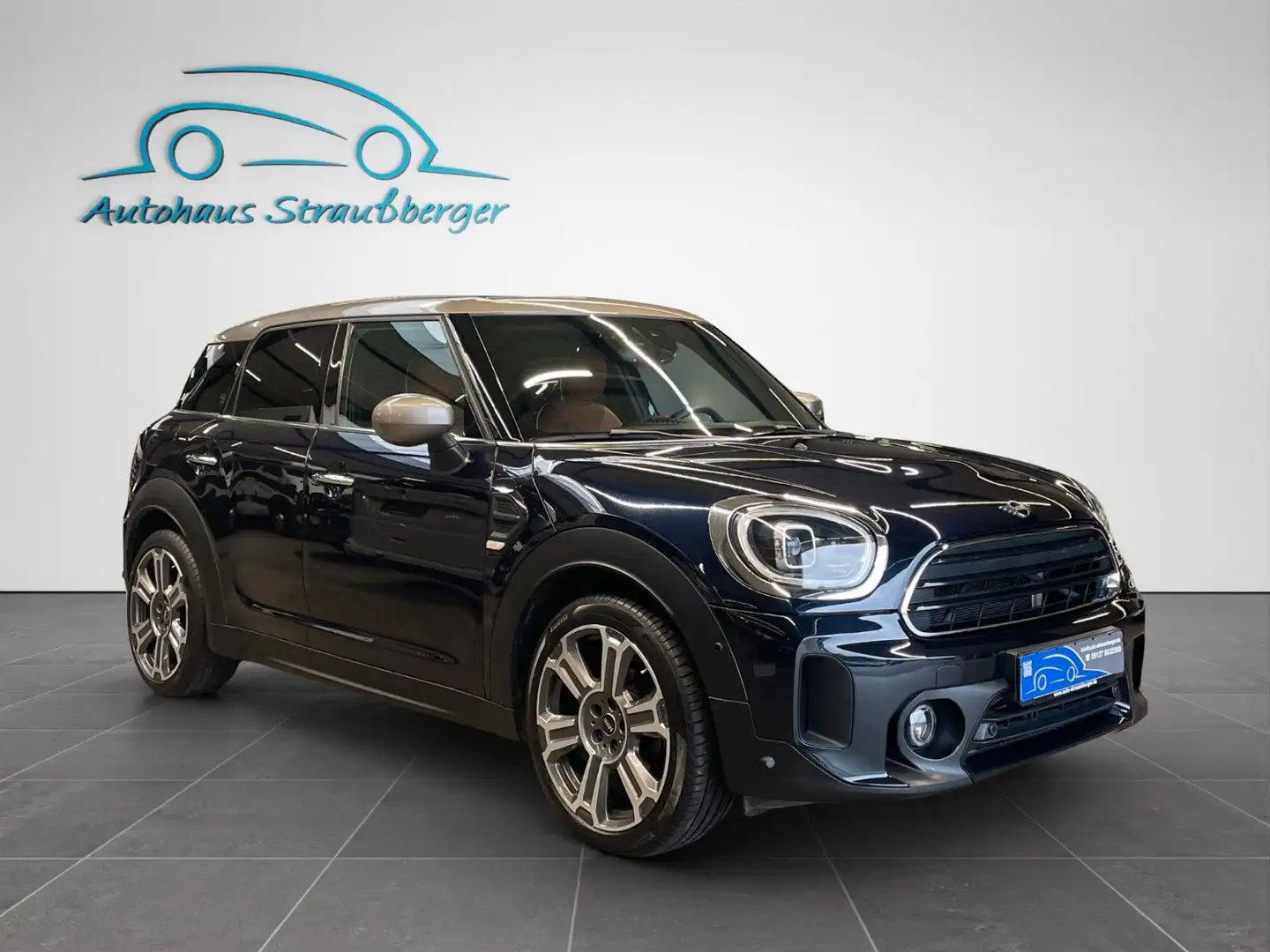 MINI Cooper Countryman Yours Trim PANO ACC QI RFK H/K Memory Schwarz - 2