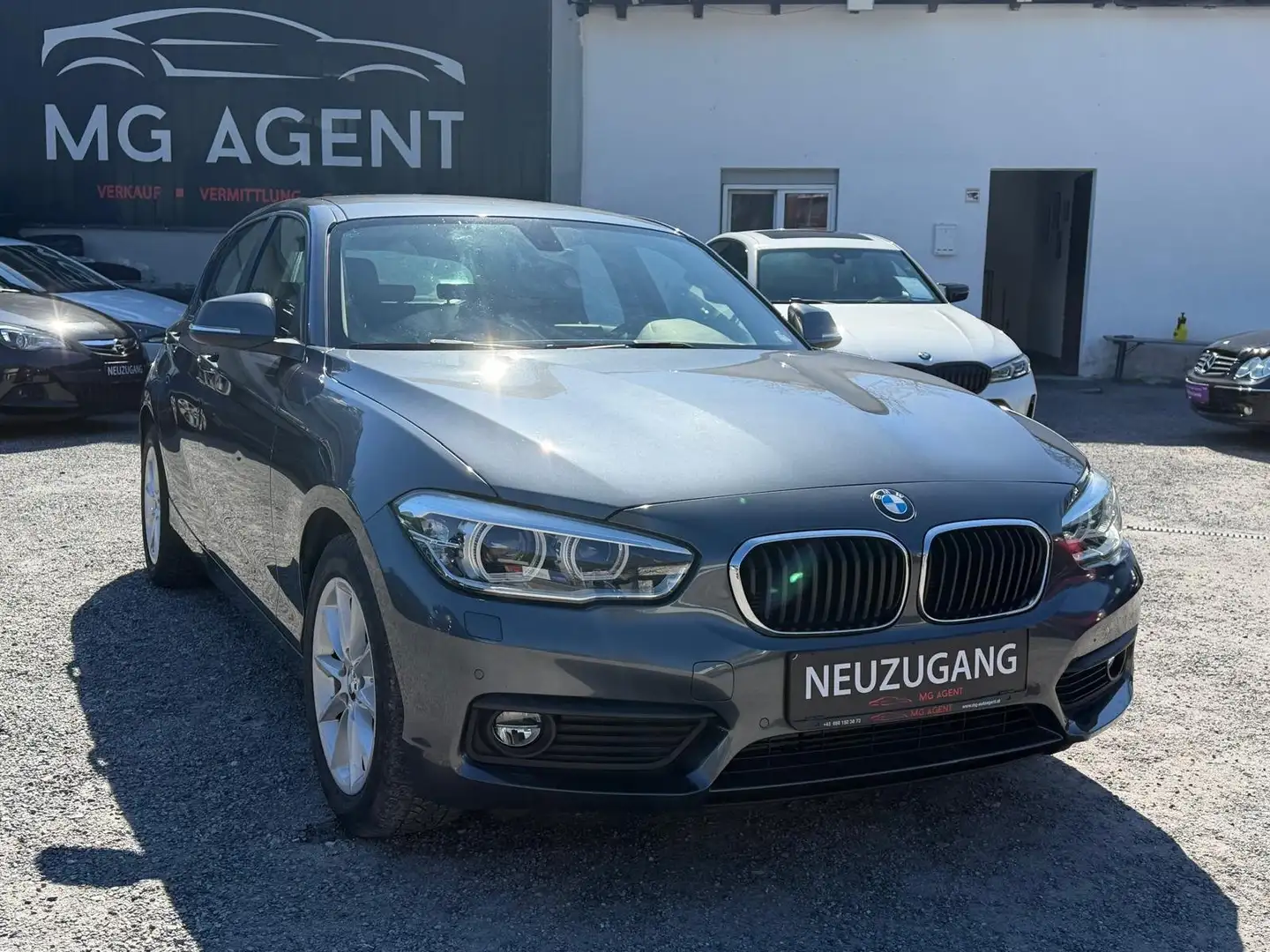 BMW 118 i F20 Advantage**1 Besitz**FrischVorgeführt Grau - 1