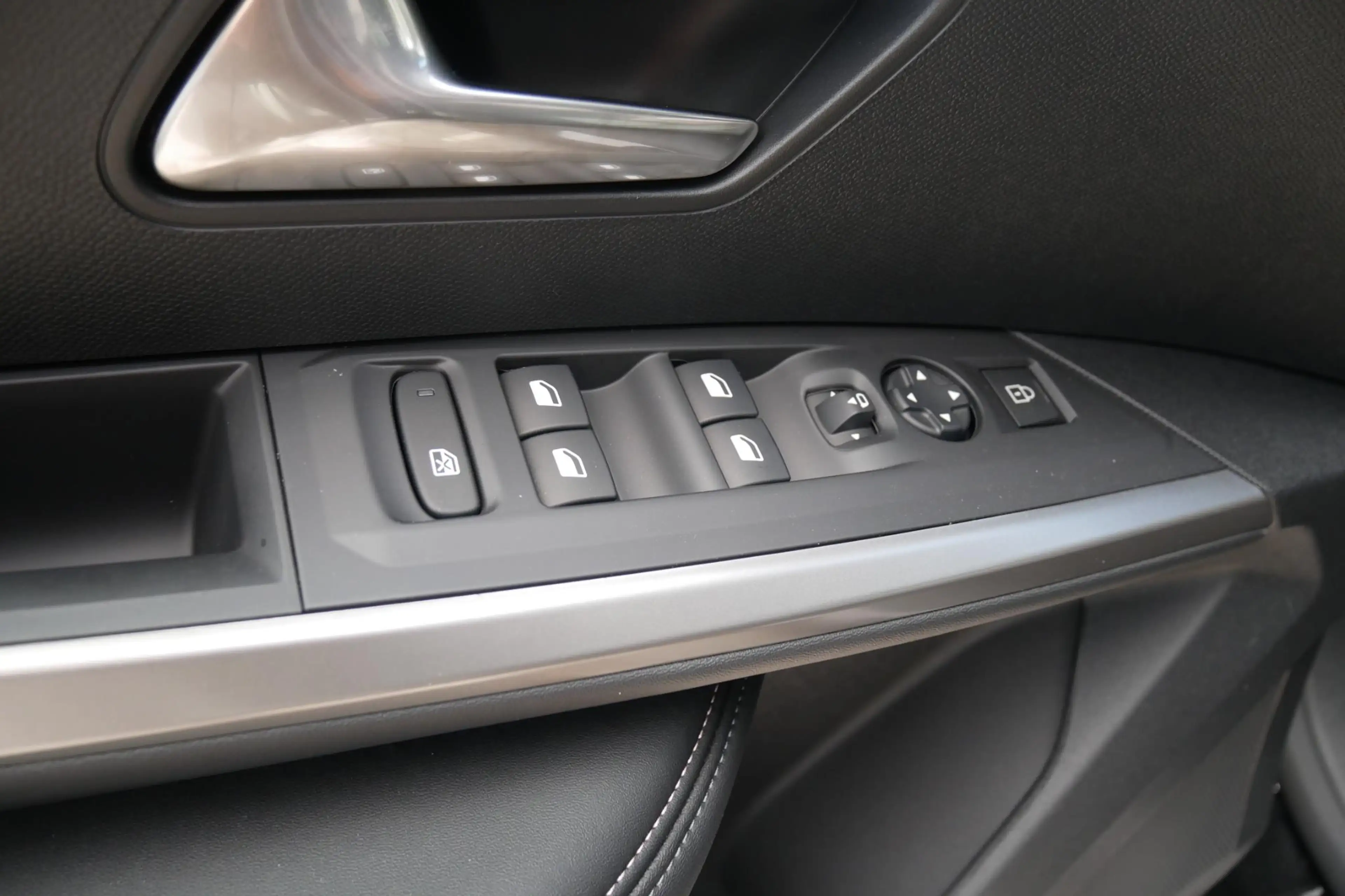 Peugeot 5008 1.2 Hybrid 145 Allure 7p | Achteruitrijcamera | Na — photo 14