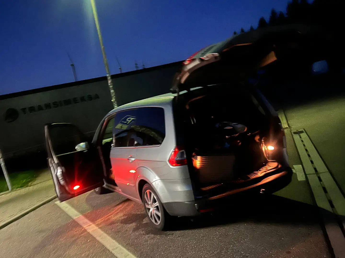 Ford Galaxy Galaxy 2.0 TDCi DPF Ghia Silber - 2