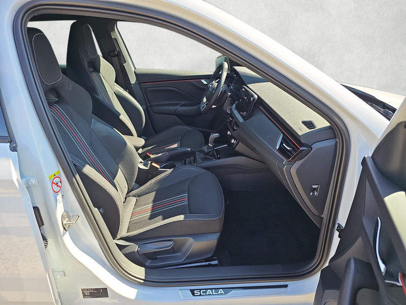 Skoda Scala Monte Carlo 1.5 TSI DSG Matrix Pano Kessy — photo 11