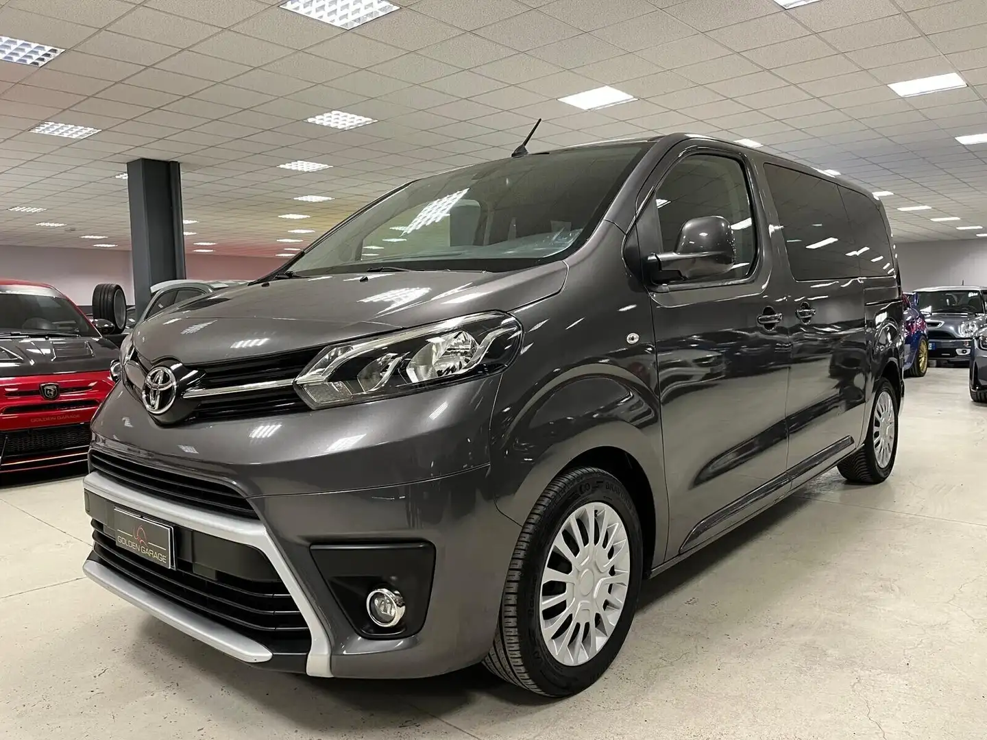 Toyota Proace Proace Verso 2.0D 150 CV L2 D Lounge Grau - 2