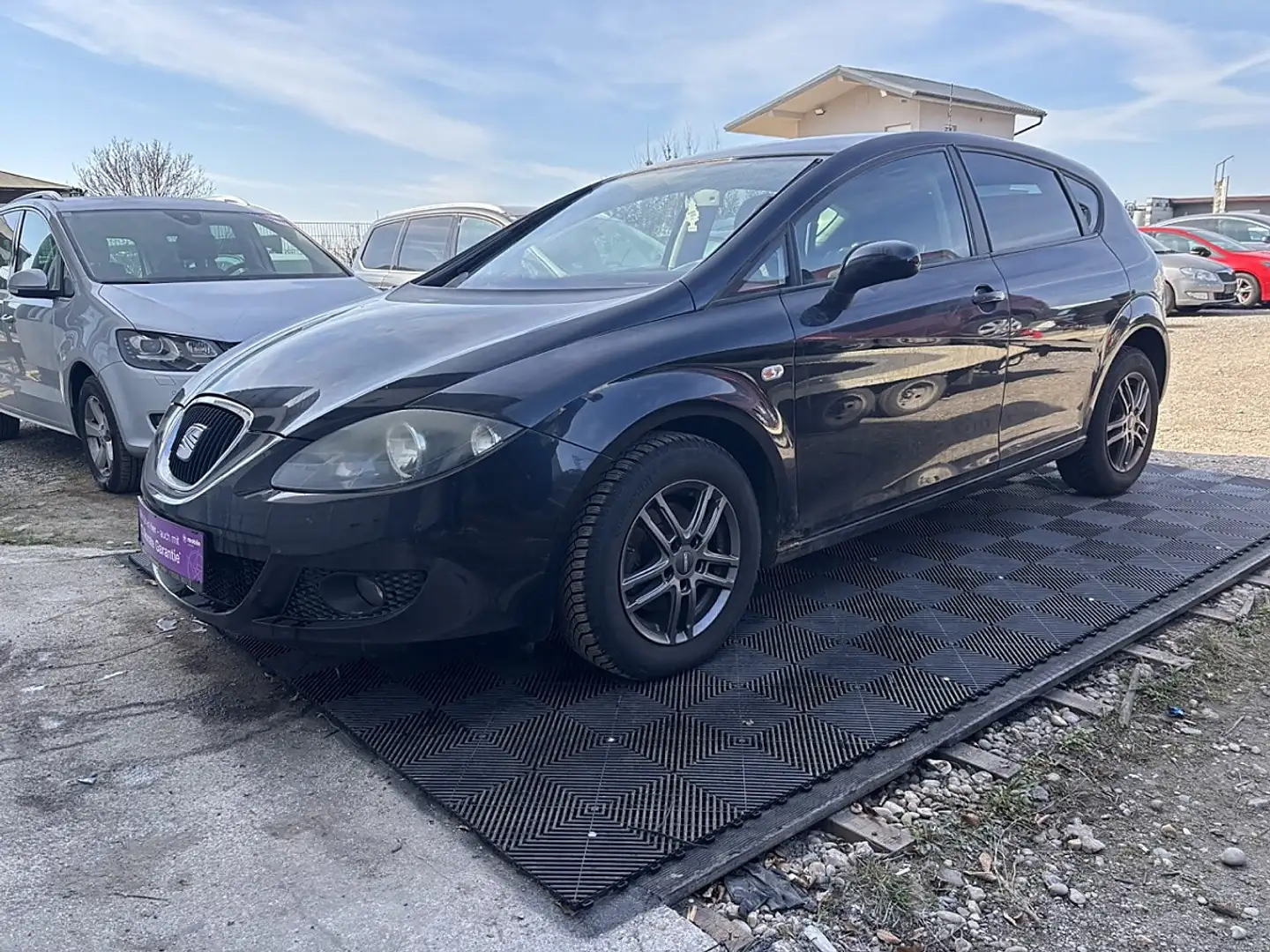 SEAT Leon Stylance Ecomotive 1,9 TDI DPF Schwarz - 1