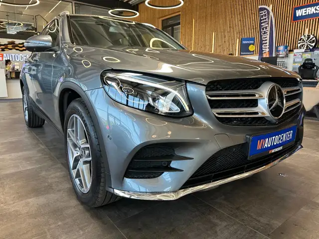 Mercedes-Benz 250 view 3