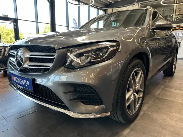 Mercedes-Benz 250 view 4