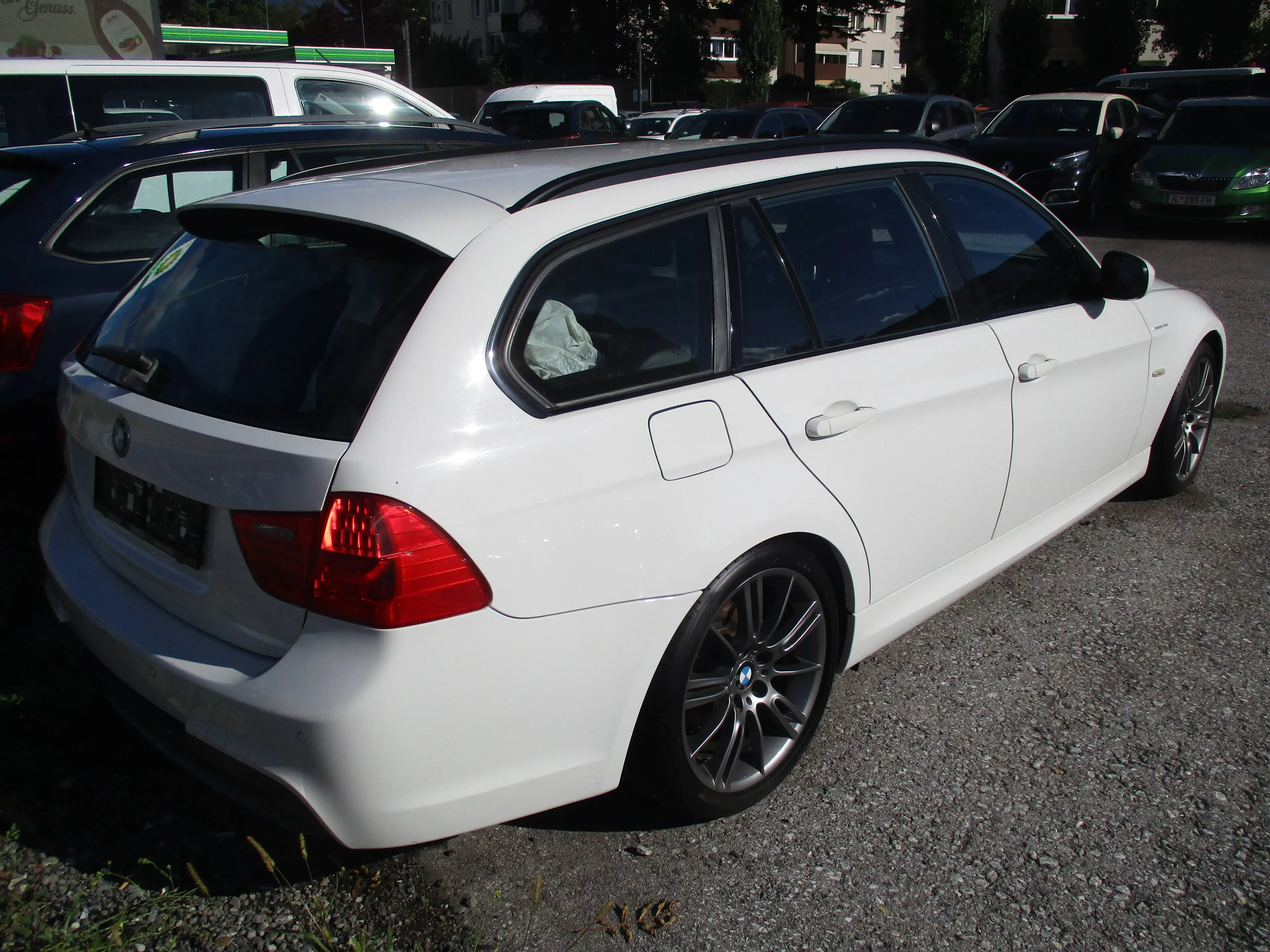 BMW 318 318d Touring M-Sport — photo 4