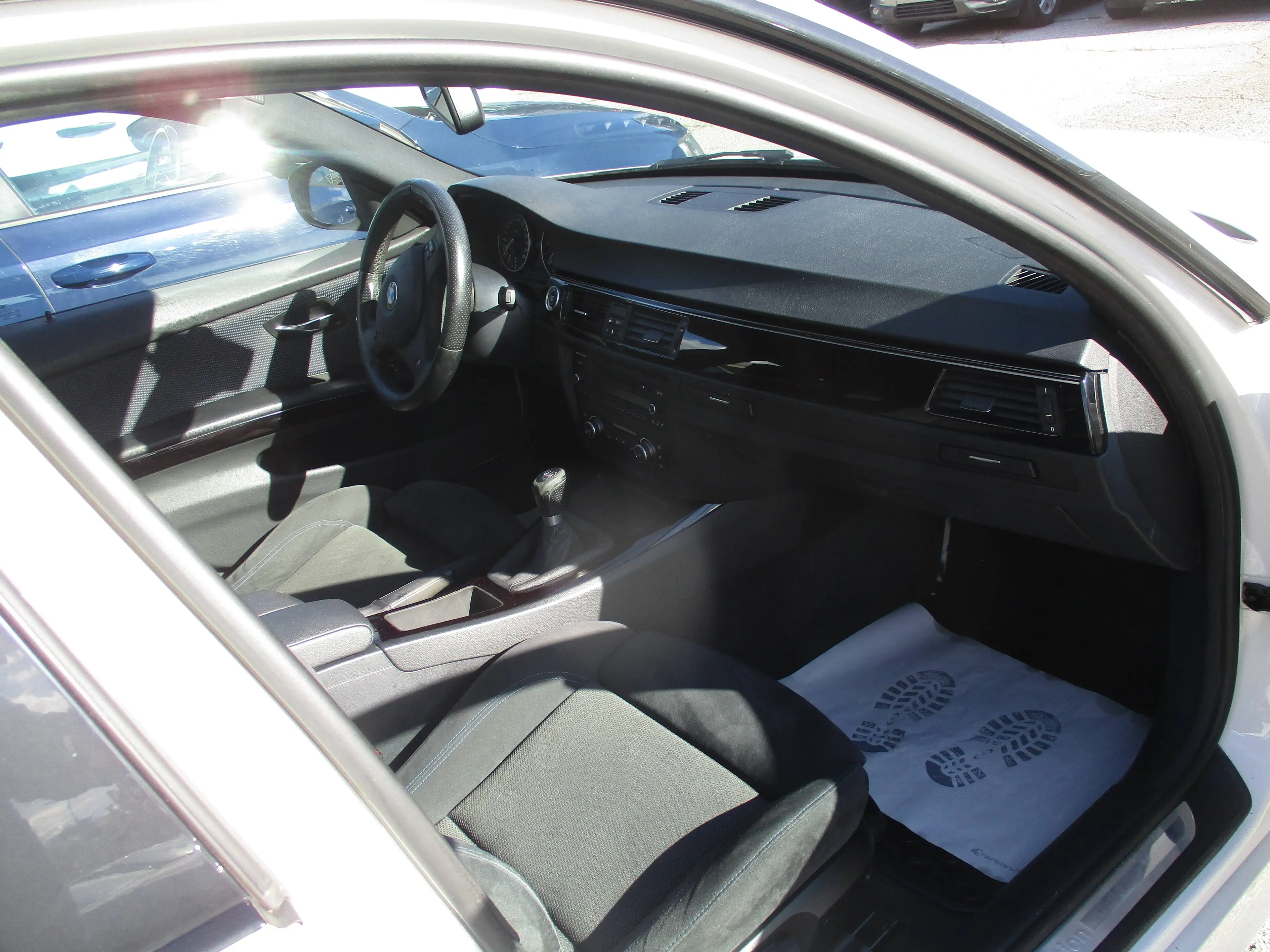 BMW 318 318d Touring M-Sport — photo 7