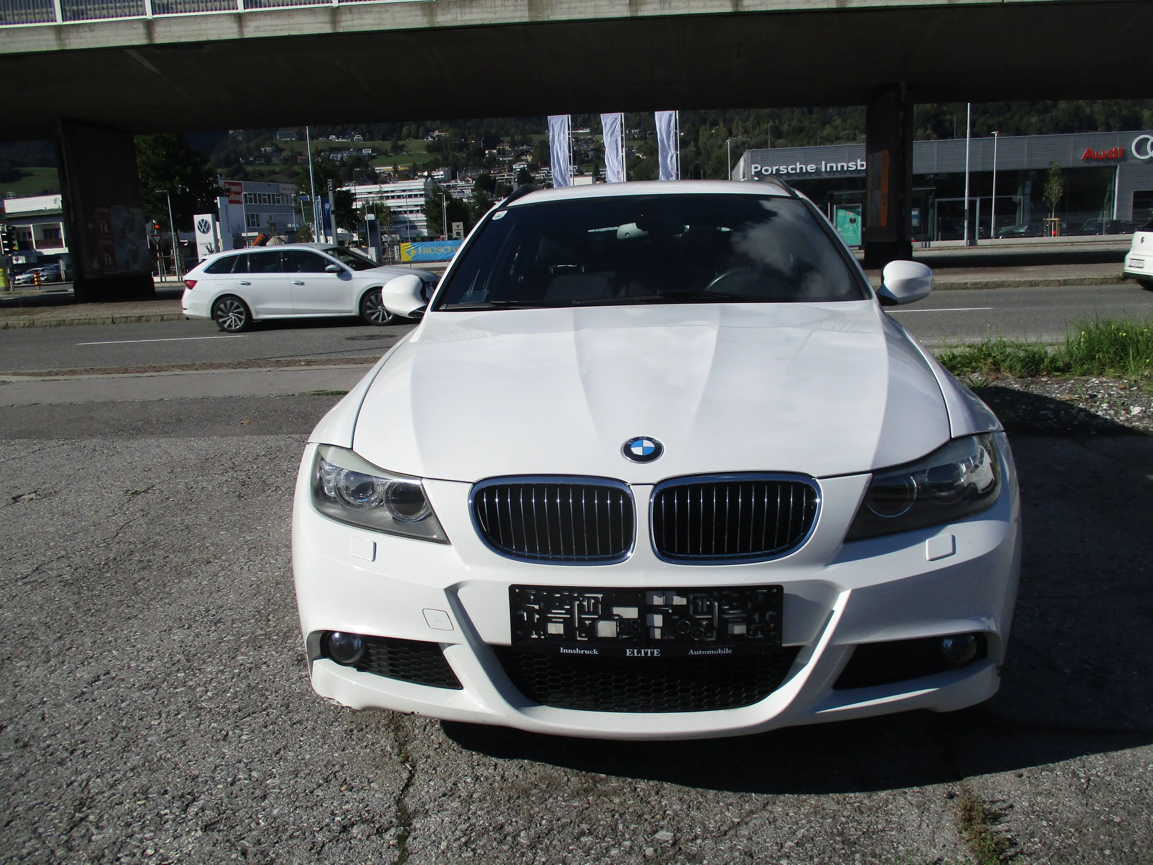 BMW 318 318d Touring M-Sport — photo 2