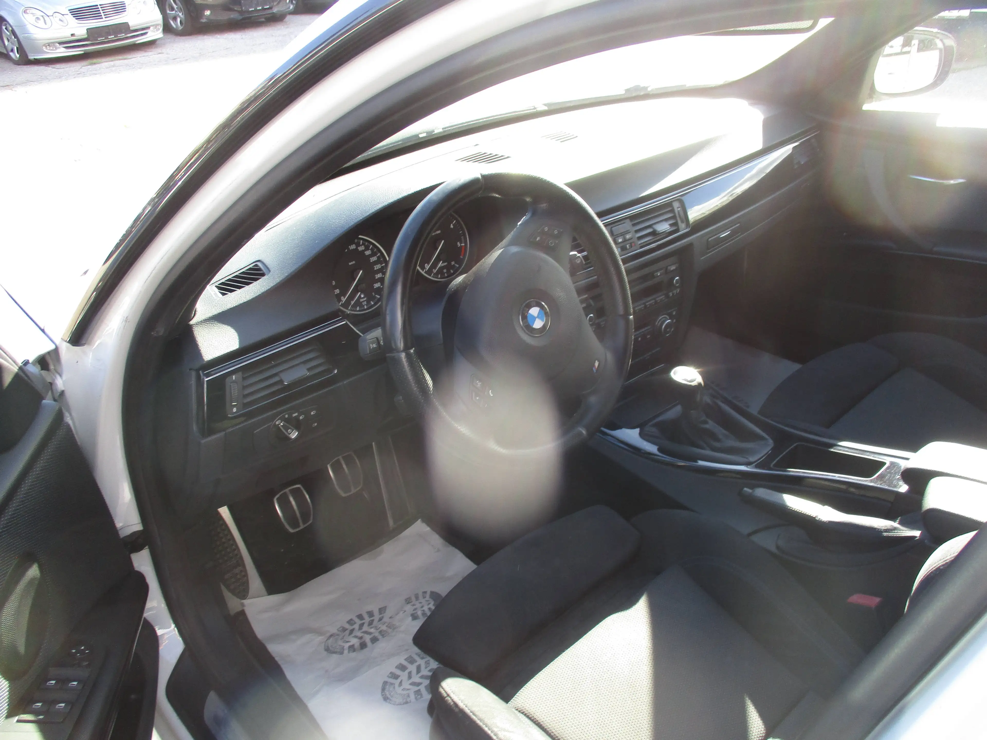 BMW 318 318d Touring M-Sport — photo 9