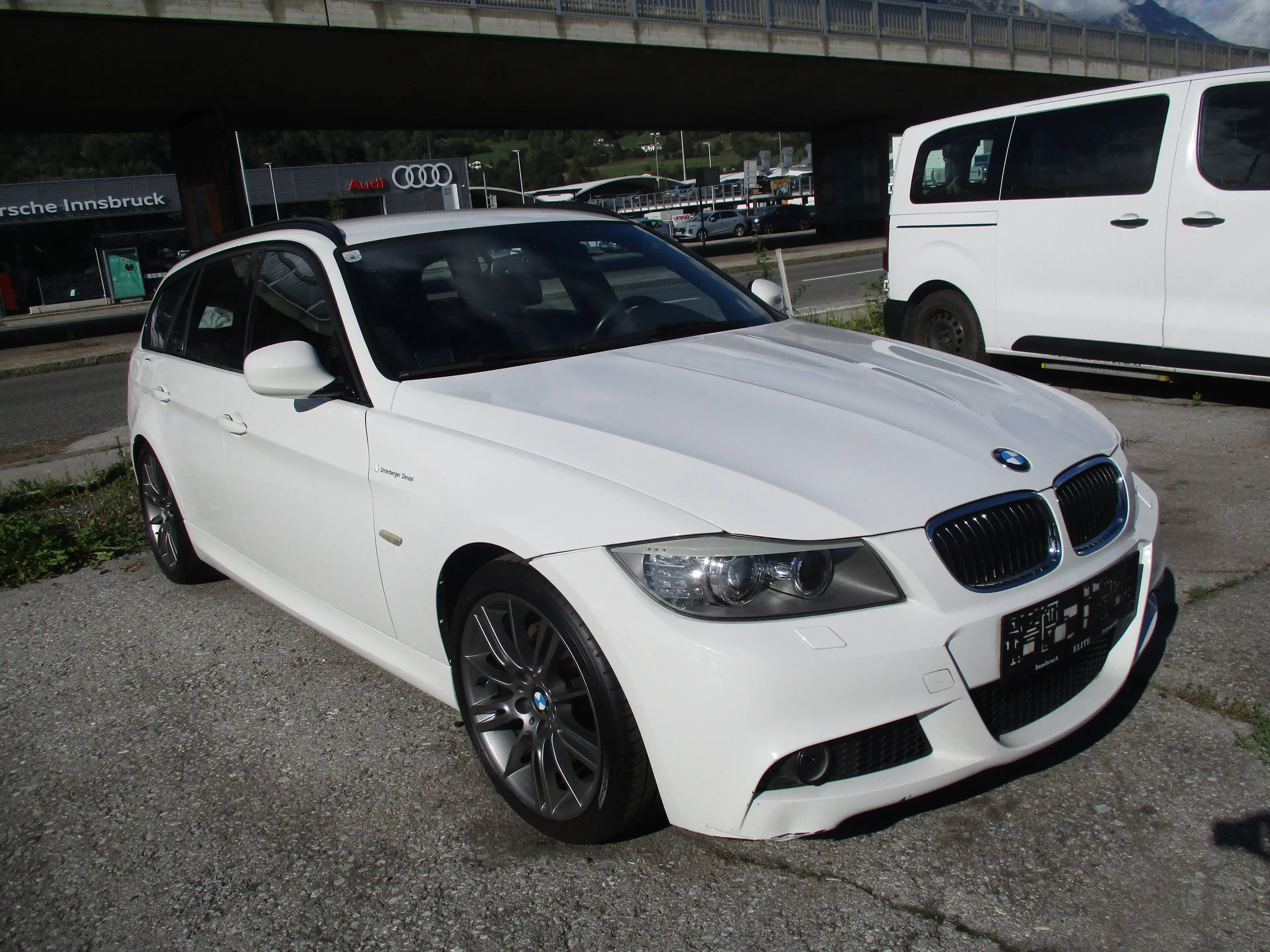 BMW 318 318d Touring M-Sport — photo 3