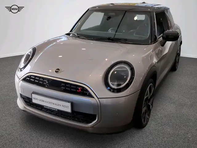 MINI Cooper S Favoured Trim