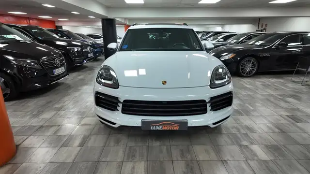 Porsche Cayenne view 2