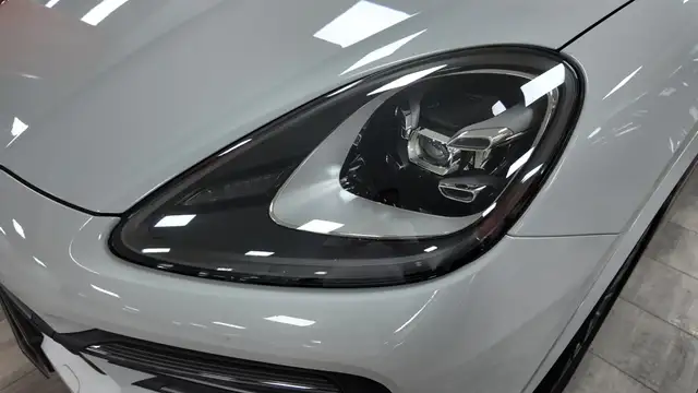 Porsche Cayenne view 10