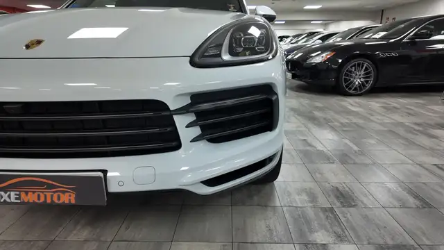 Porsche Cayenne view 9