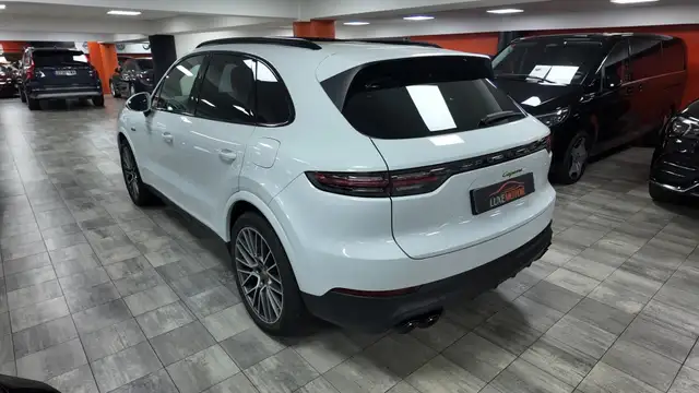 Porsche Cayenne view 4