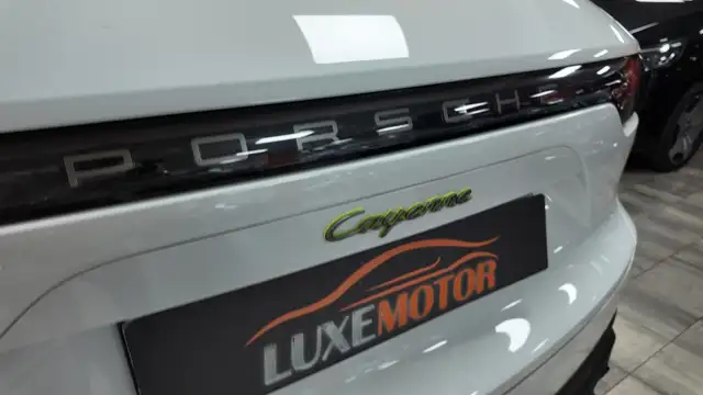 Porsche Cayenne view 15