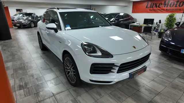 Porsche Cayenne view 8