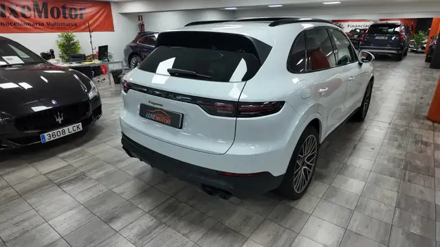 Porsche Cayenne view 6