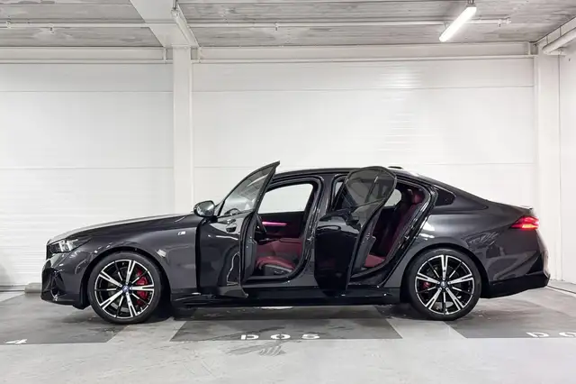 BMW i5 view 3