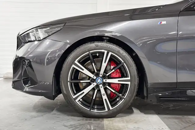 BMW i5 view 4