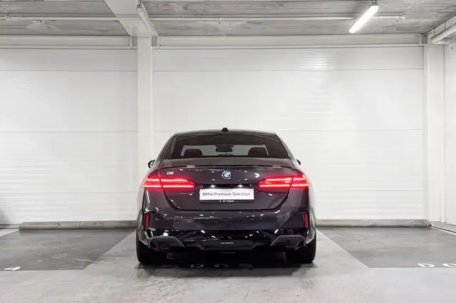 BMW i5 view 7
