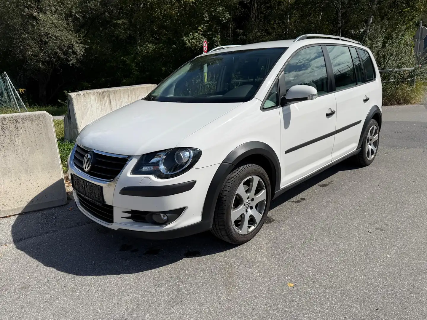 Volkswagen Touran Touran Edition Cross Touran 1.9 TDI Weiß - 1