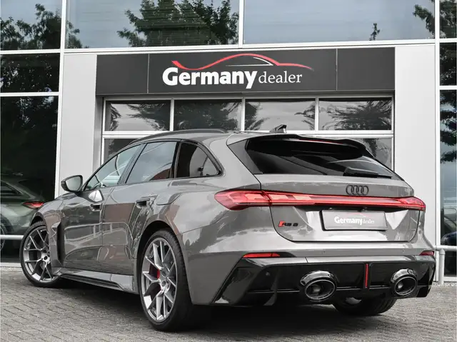 Audi RS5 view 11