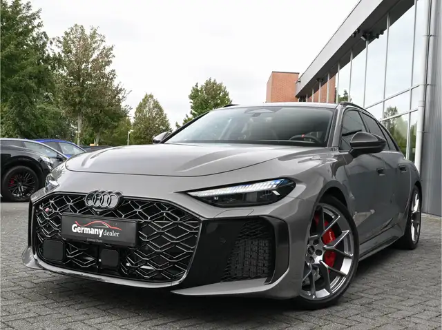 Audi RS5 view 4