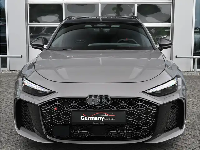 Audi RS5 view 6