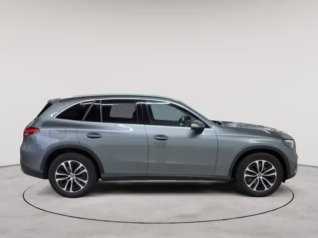 Mercedes-Benz GLC view 3