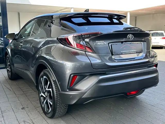 Toyota C-HR view 3