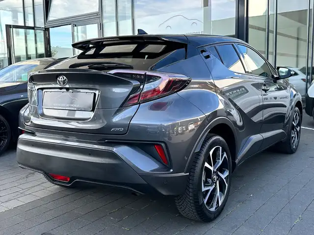 Toyota C-HR view 4