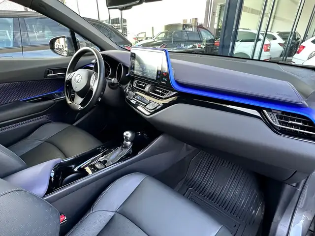 Toyota C-HR view 15