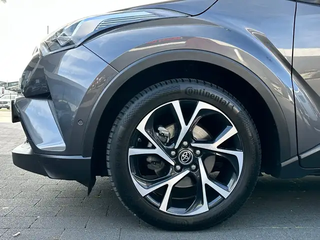 Toyota C-HR view 9