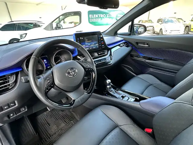 Toyota C-HR view 13