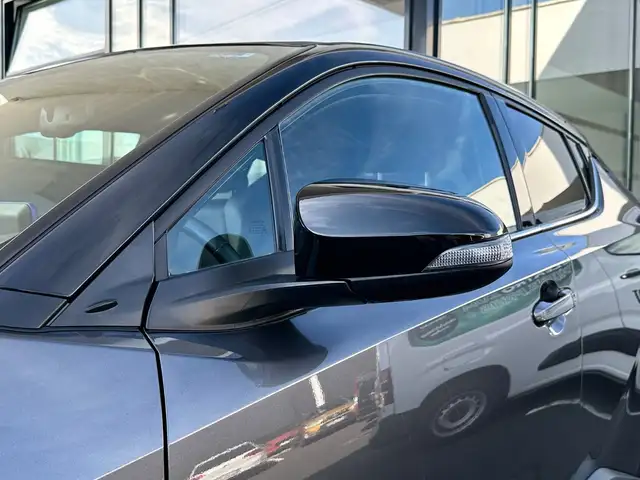 Toyota C-HR view 11