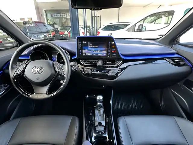 Toyota C-HR view 14