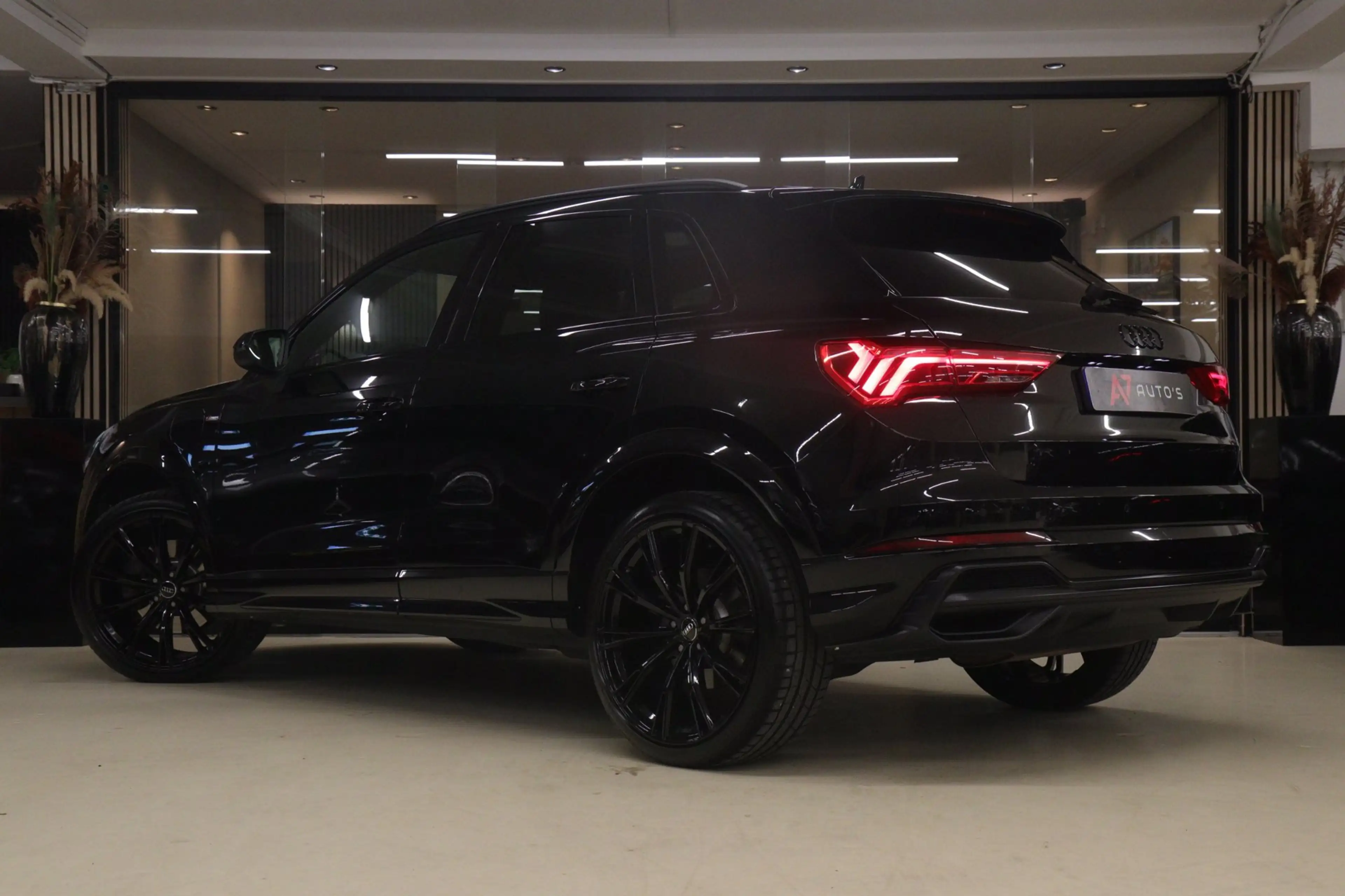 Audi Q3 45 TFSI e S Edition 3X S-Line /PANO/KEYLES/STOELV/ — photo 2