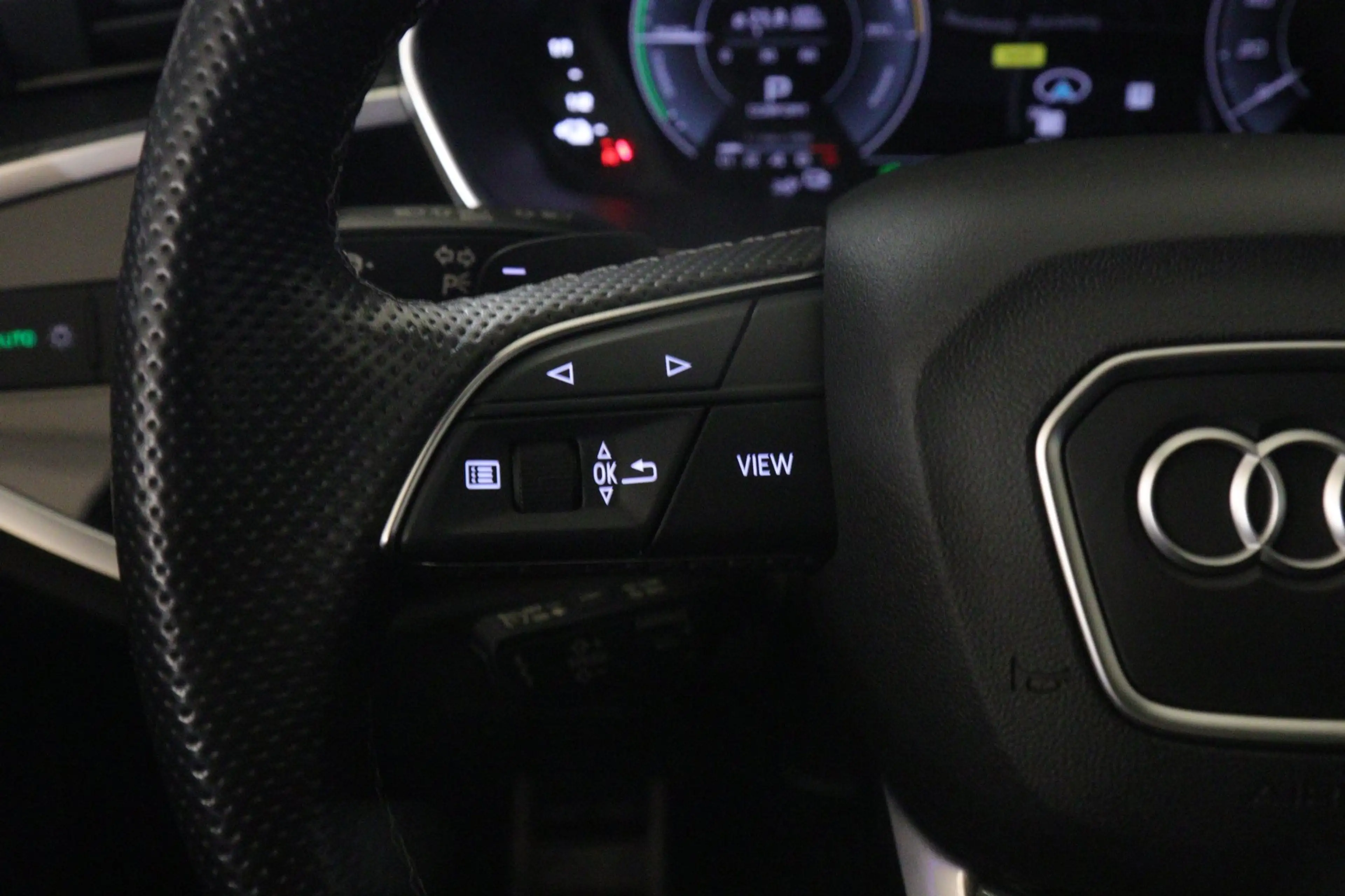 Audi Q3 45 TFSI e S Edition 3X S-Line /PANO/KEYLES/STOELV/ — photo 18
