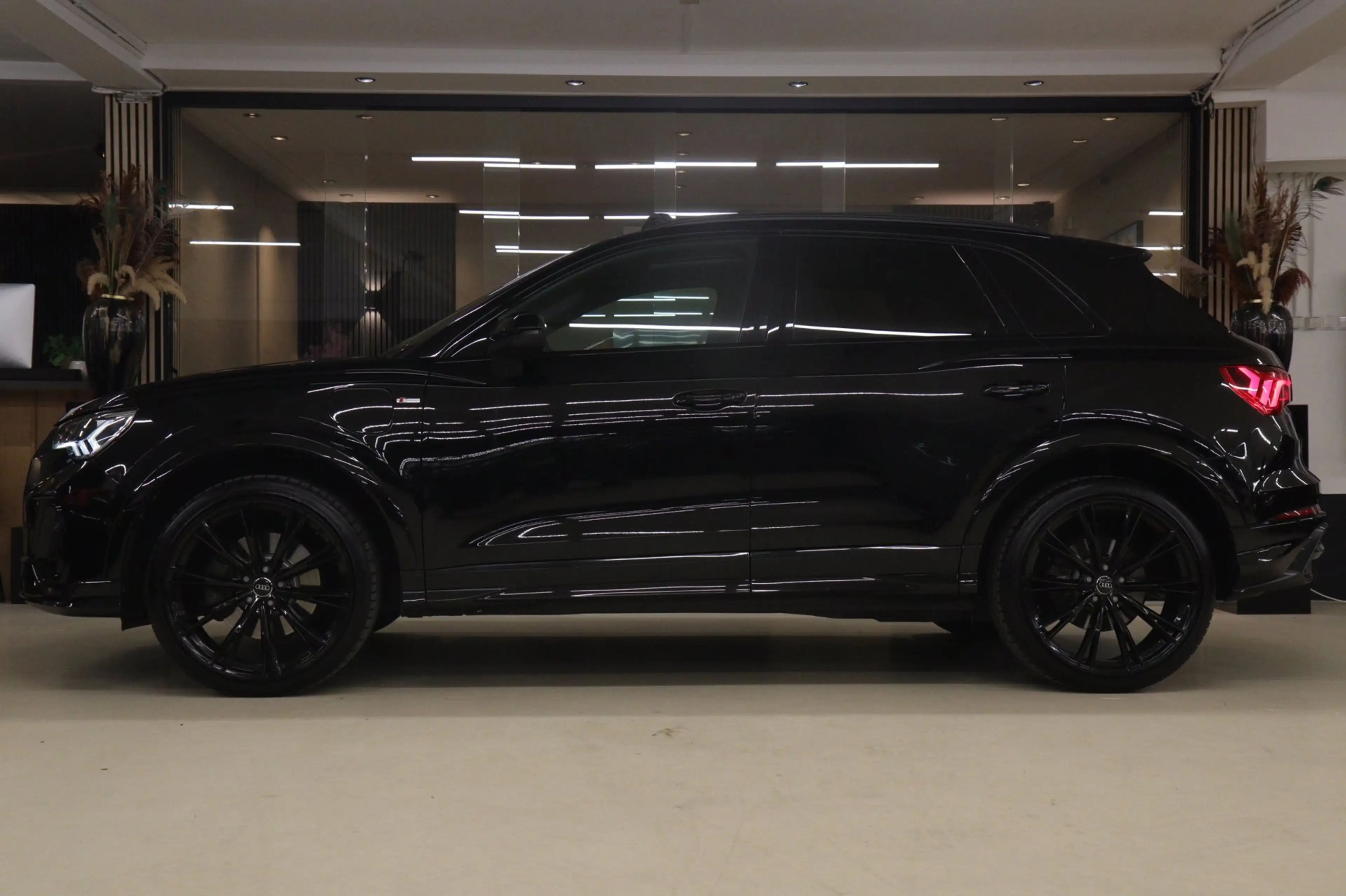 Audi Q3 45 TFSI e S Edition 3X S-Line /PANO/KEYLES/STOELV/ — photo 33