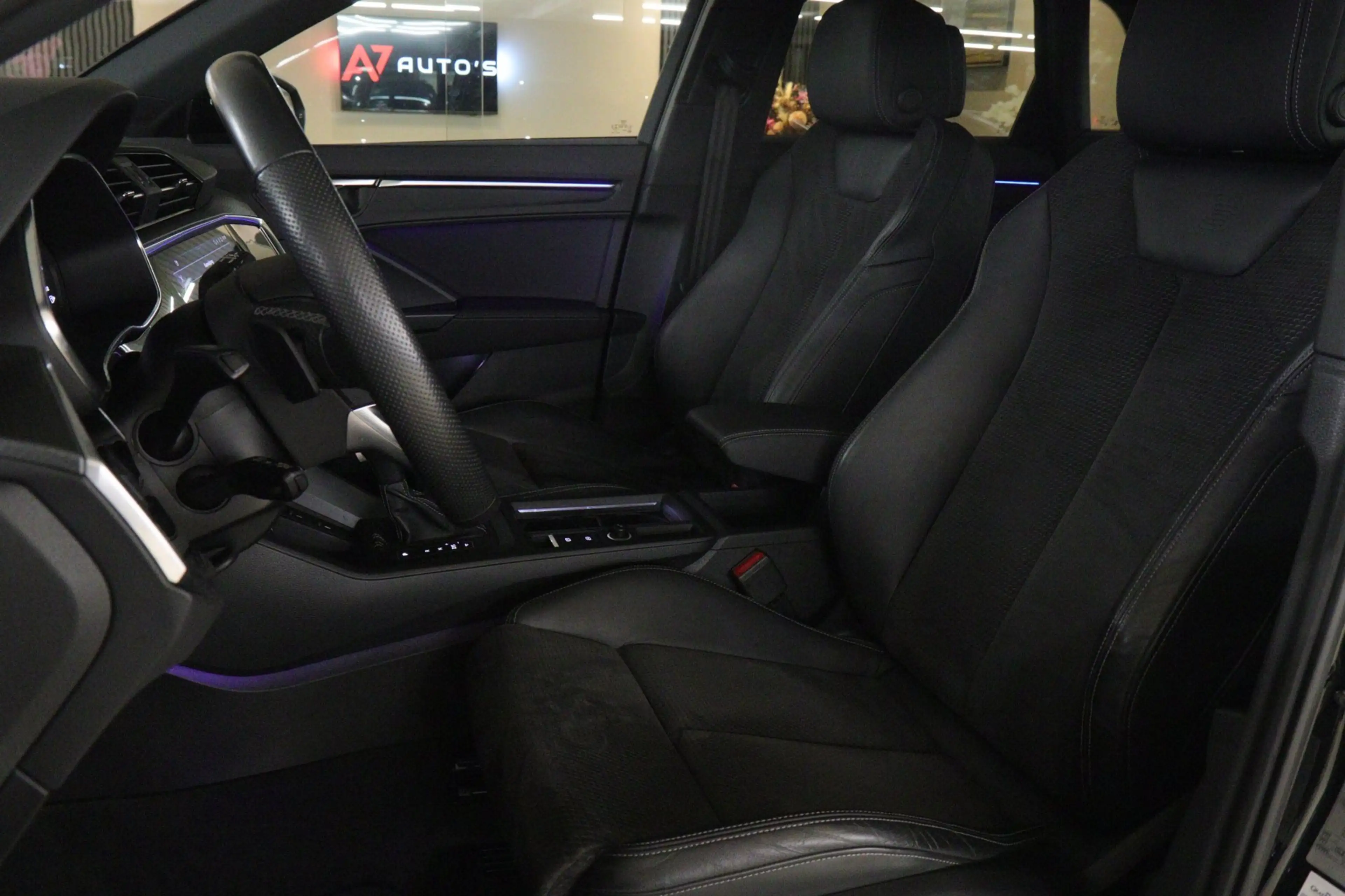 Audi Q3 45 TFSI e S Edition 3X S-Line /PANO/KEYLES/STOELV/ — photo 12