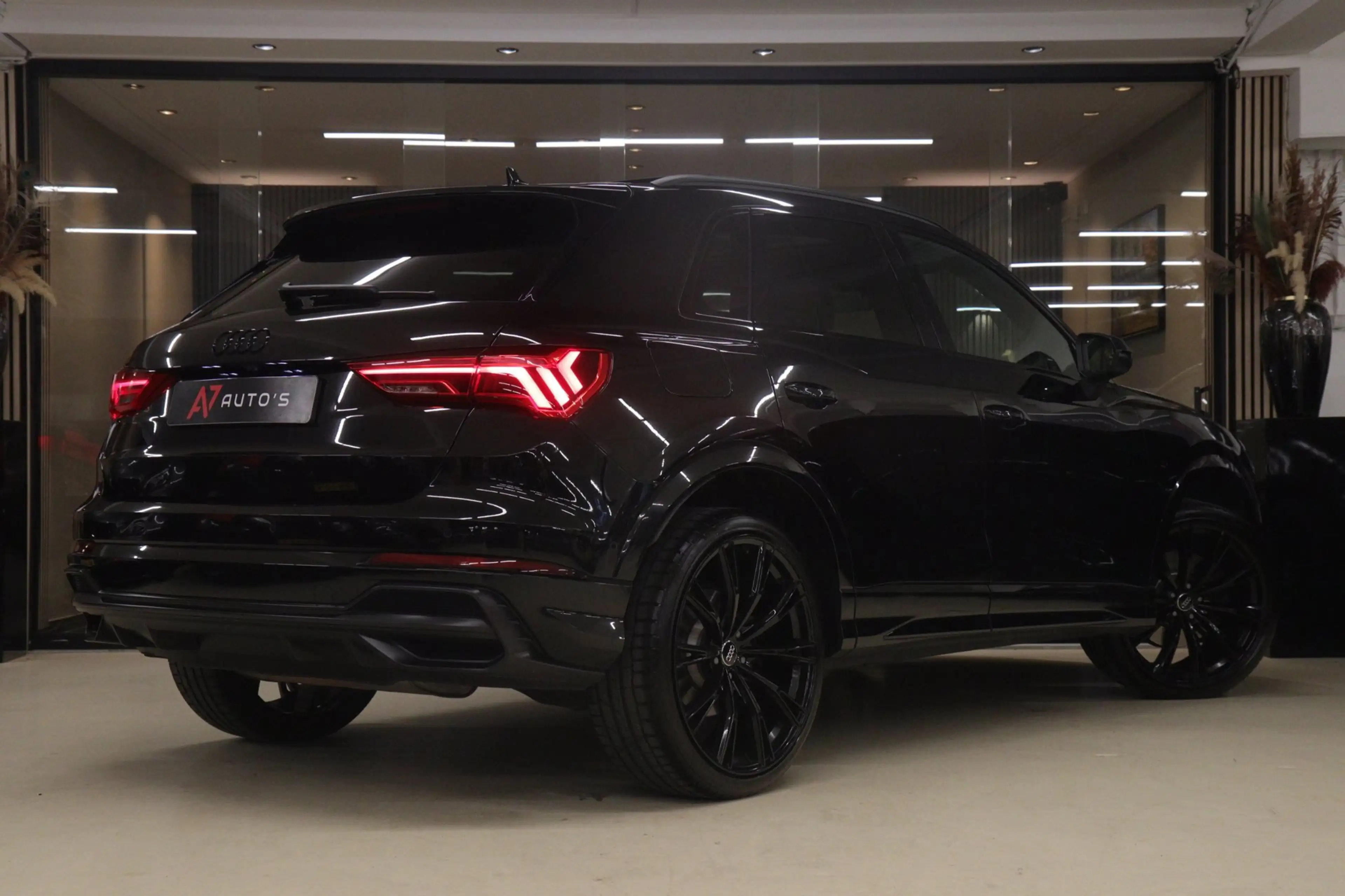 Audi Q3 45 TFSI e S Edition 3X S-Line /PANO/KEYLES/STOELV/ — photo 4