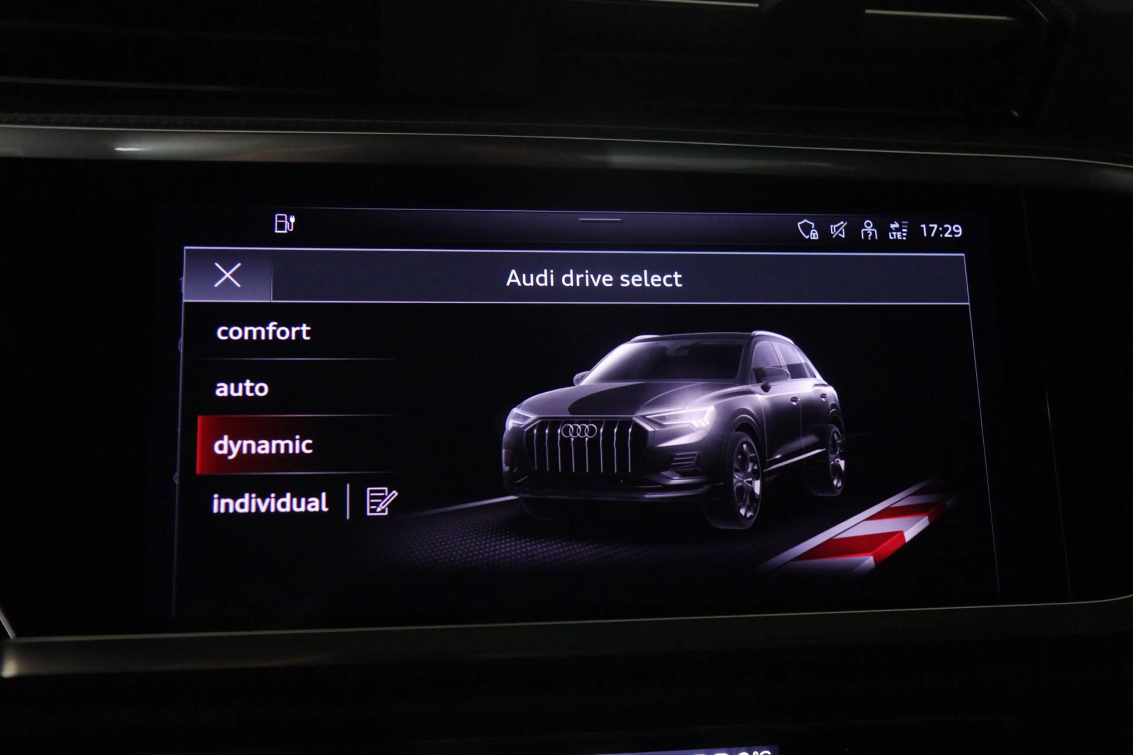 Audi Q3 45 TFSI e S Edition 3X S-Line /PANO/KEYLES/STOELV/ — photo 32