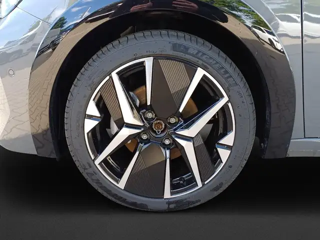 Peugeot 208 view 8