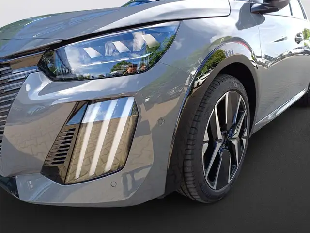 Peugeot 208 view 9