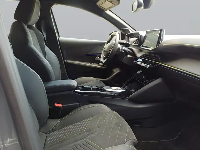 Peugeot 208 view 11