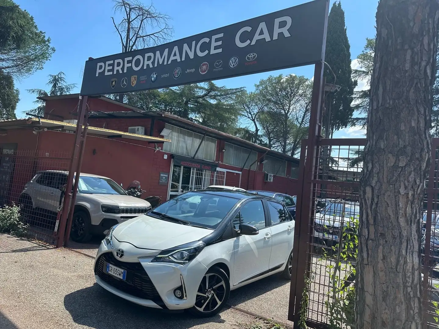 Toyota Yaris Yaris 1.5 5 porte Lounge sport full optional Kamer Blanc - 1