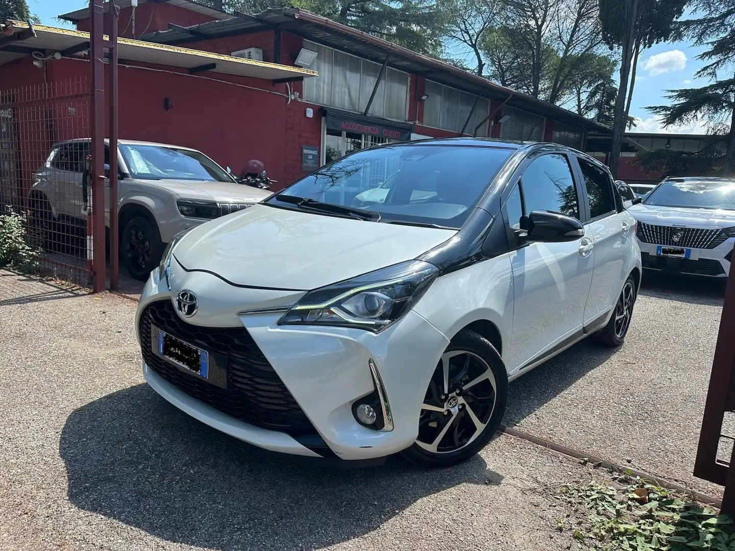 Toyota Yaris Yaris 1.5 5 porte Lounge sport full optional Kamer Blanc - 2