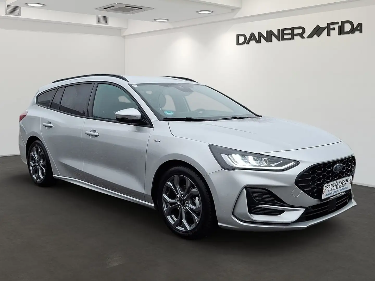 Ford Focus Turnier ST-LINE X 155PS Automatik Benzin/EcoBoo... Silber - 2