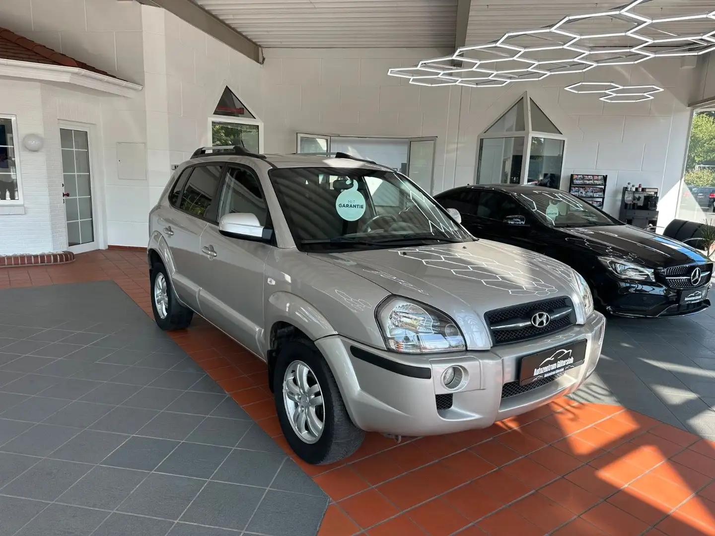 Hyundai TUCSON 2.0 GLS * AHK / TOP / Garantie * Gris - 2